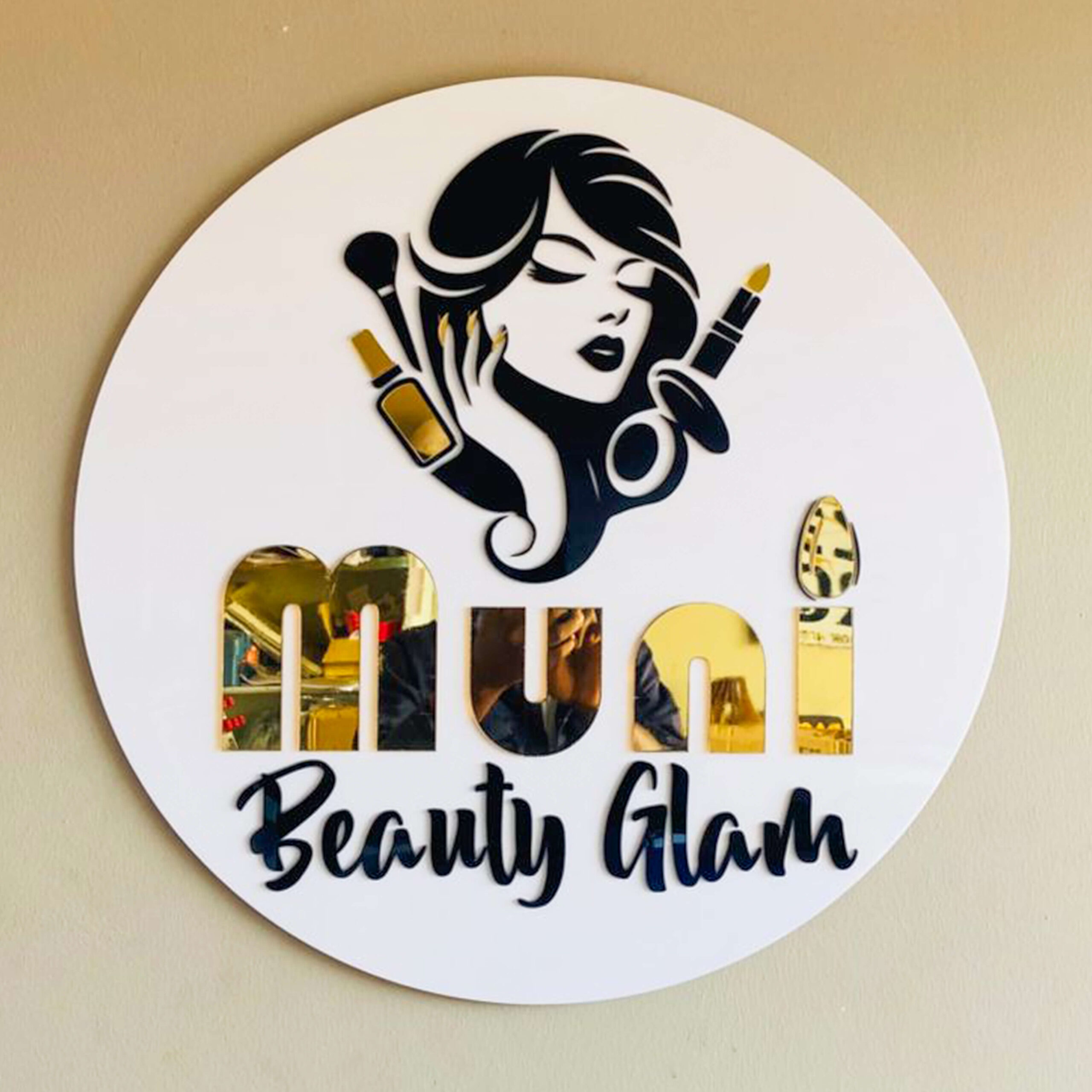 MUNI BEAUTY GLAM WALL LOGO